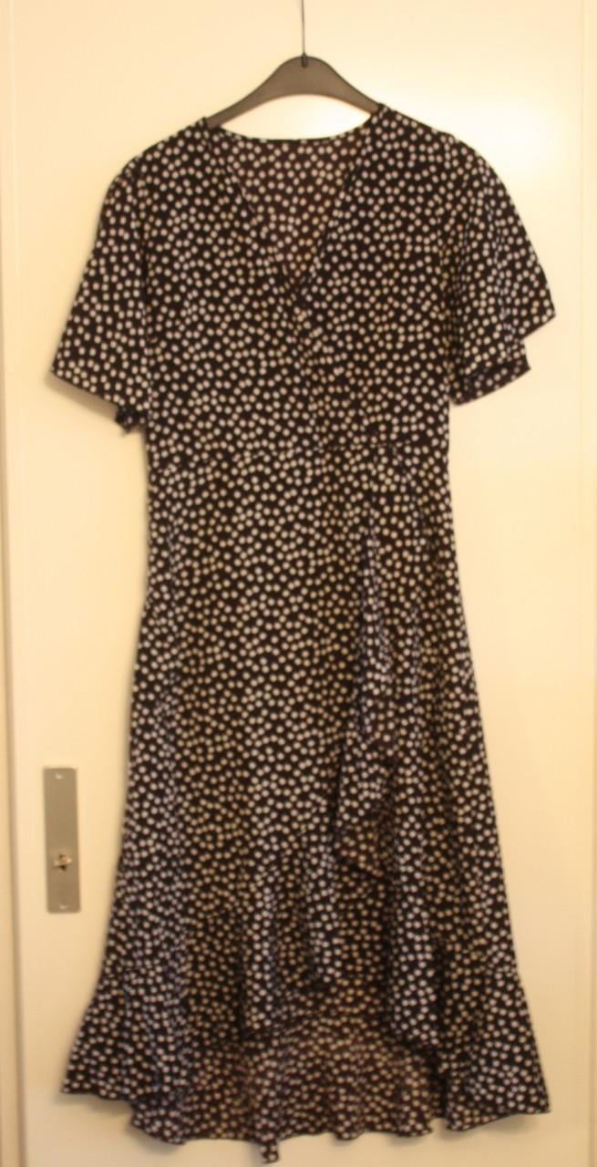 Zwarte jurk met witte bloemetjes print maat m