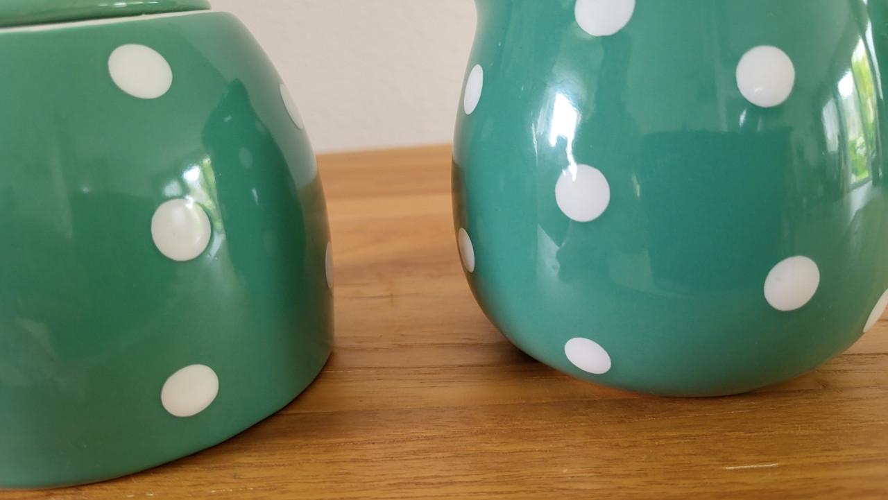 Union Pacific Tableware polkadot suikerpot en melkkan