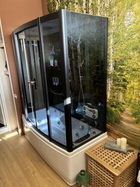 Bad-Douchecabine met whirlpool