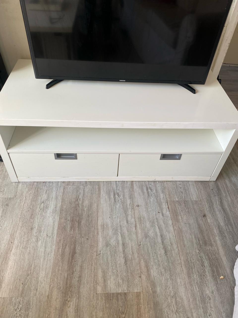 TV-meubel wit in goede staat GRATIS