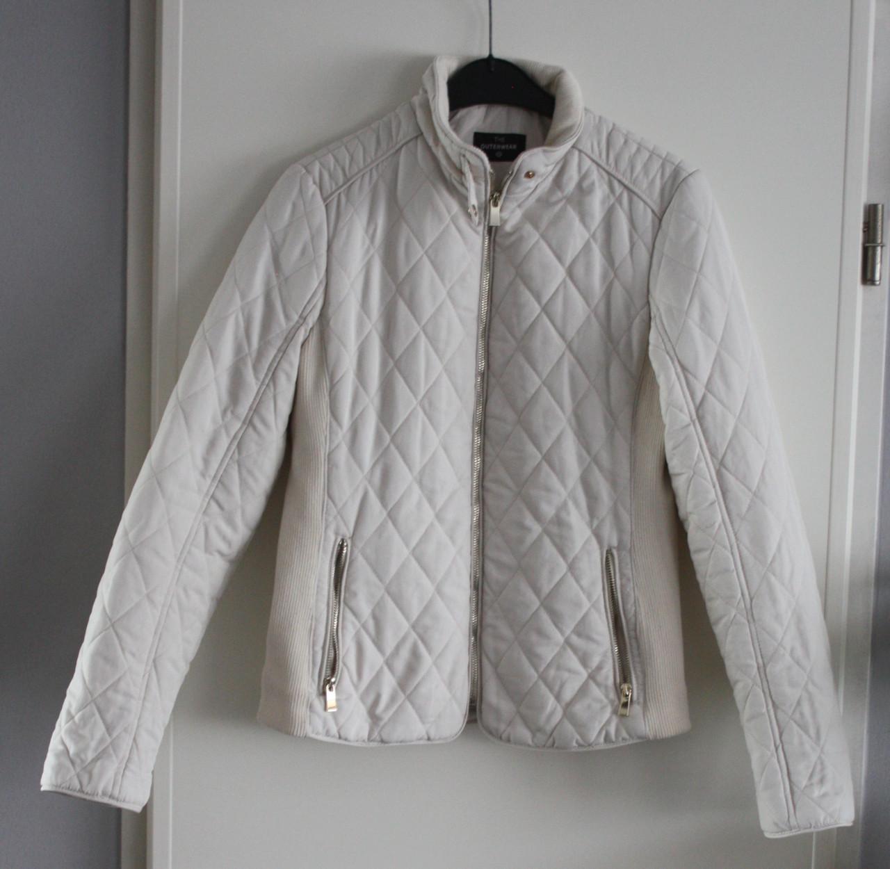 Creme tussen jas maat 36