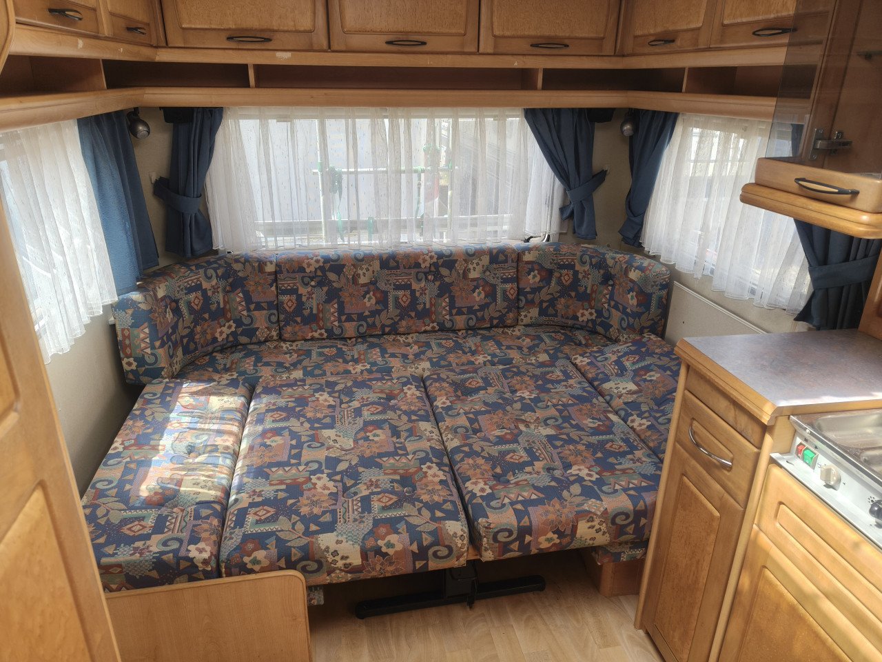HOBBY Exclusive  495 met mover een voortent