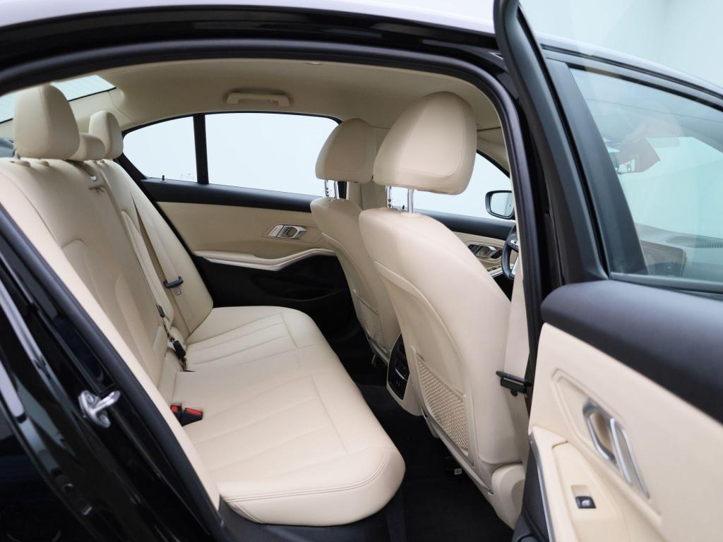 BMW 3-serie 318i business edition | virtual cockpit | navigatie | leder | c