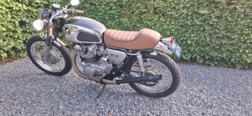 Honda cb 450 k1 cafe-racer en originele onderdelen