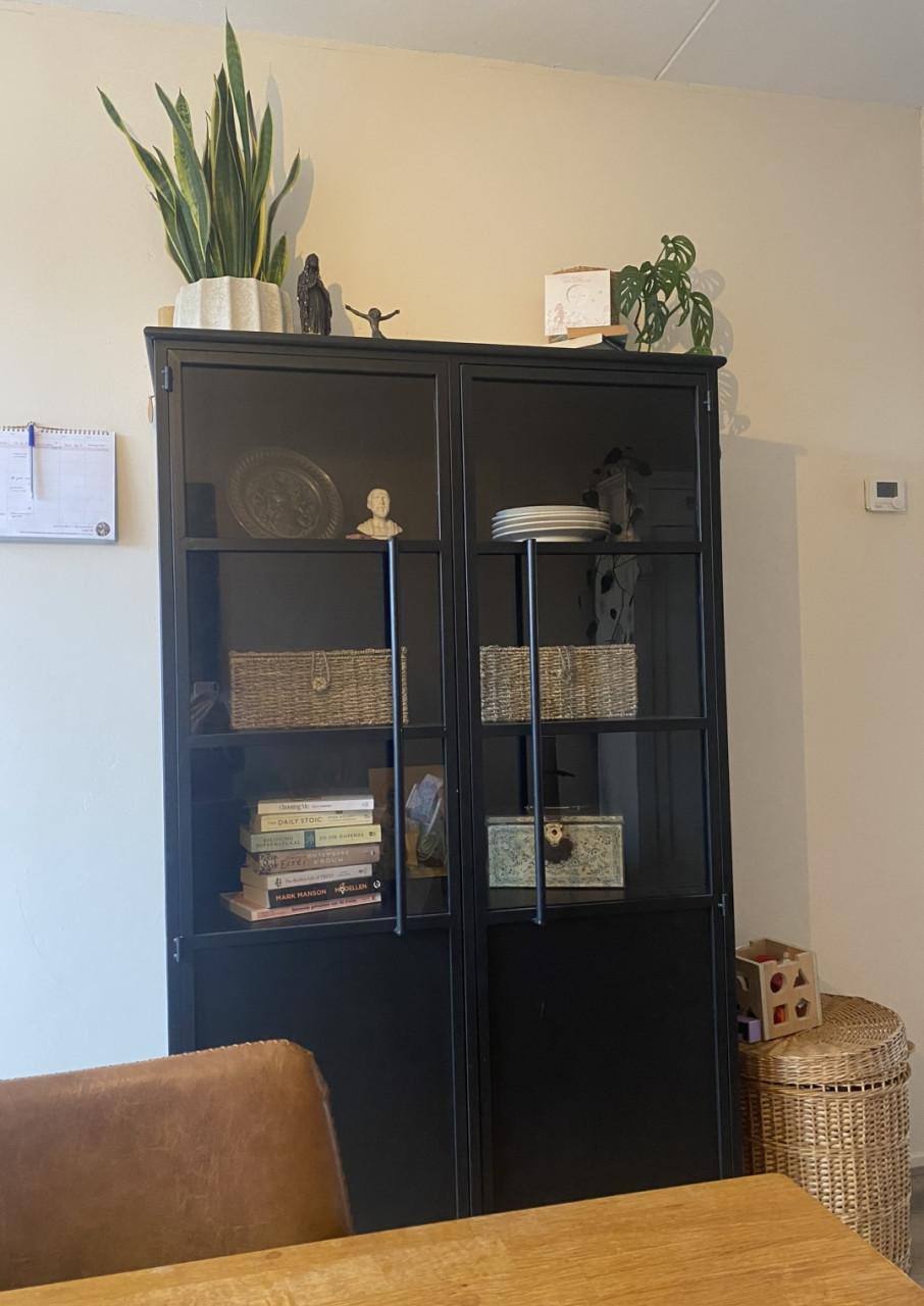 KOOPJE! Mooie moderne zwart kast