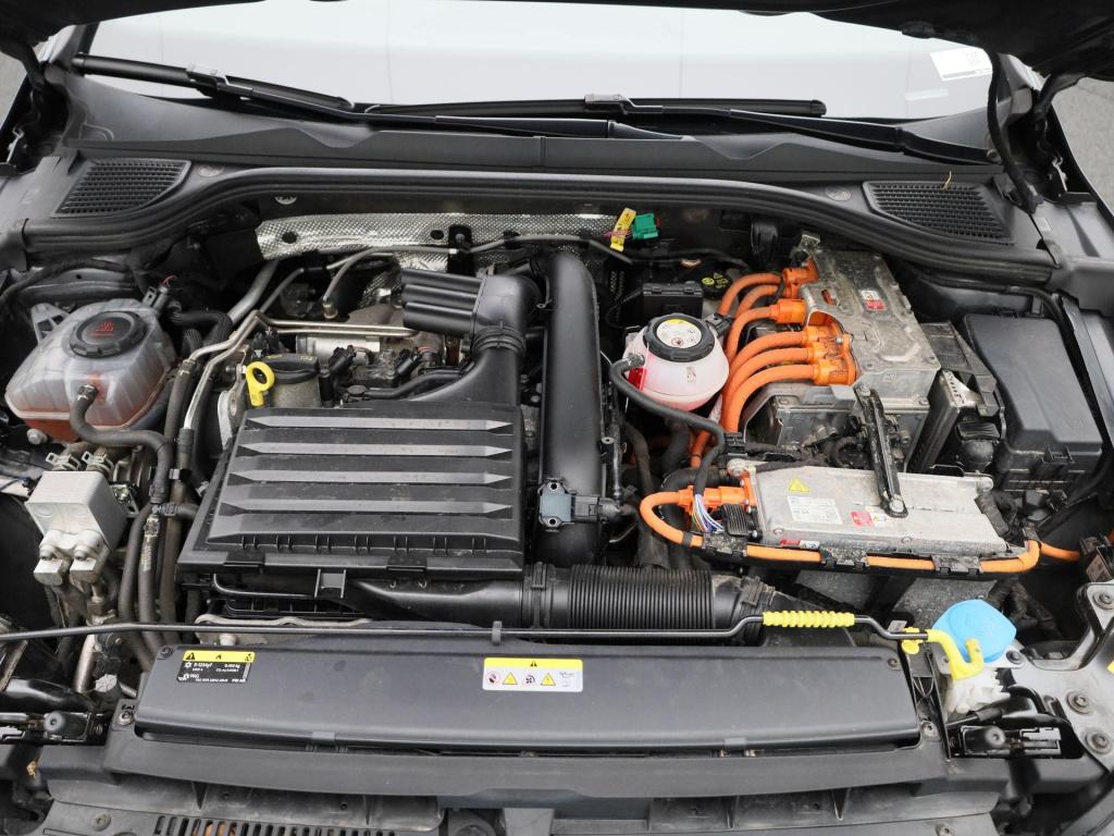 Volkswagen Golf 1.4 ehybrid style | lmv | automaat | navigatie | parkeer se