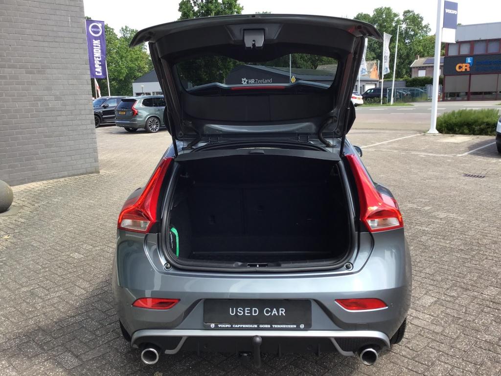 Volvo V40 t3 153pk aut6 polar+ sport| panodak| camera| trekhgaak| h&k soun