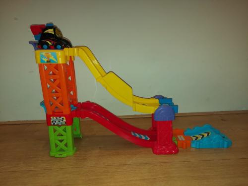 Z.g.a.n. Vtech Toet Toet 3-in-1 racebaan met Ronnie auto