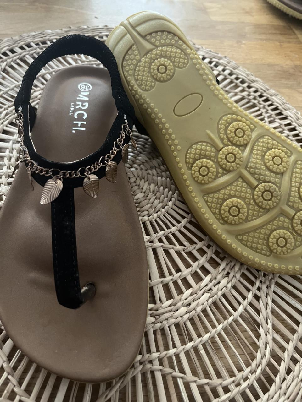 Partij nieuwe sandalen