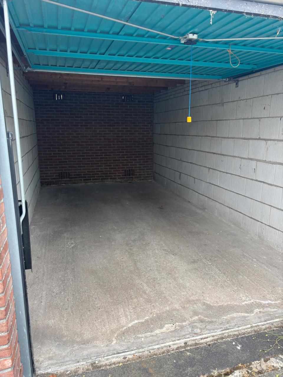 Nette en ruime garagebox te huur in Oost-Souburg