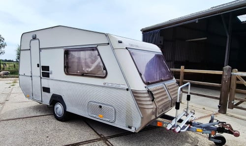 KIP caravan Grey line