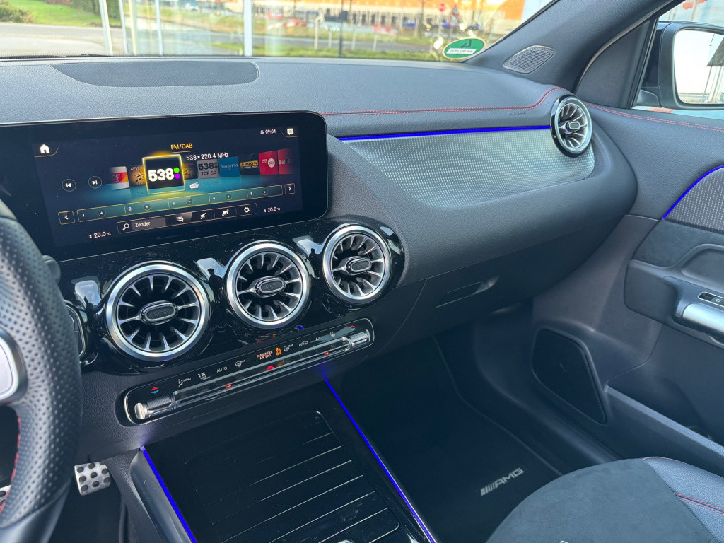 Mercedes-Benz Eqa 250 amg line 67 kwh automaat , night-pakket