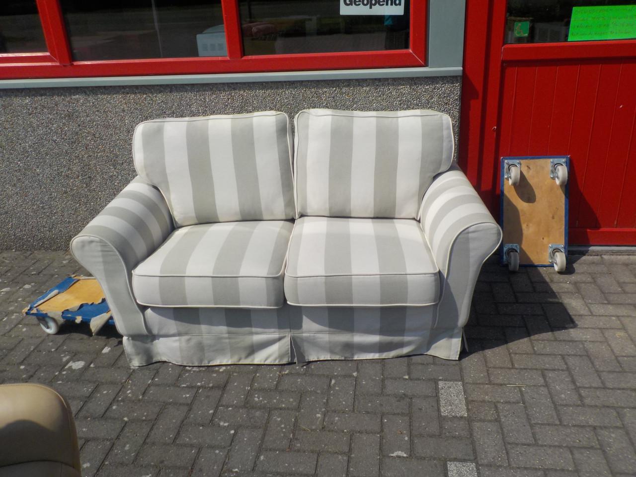 Mooie stoffen kwaliteits bank in zeer goede staat beed 164 cm