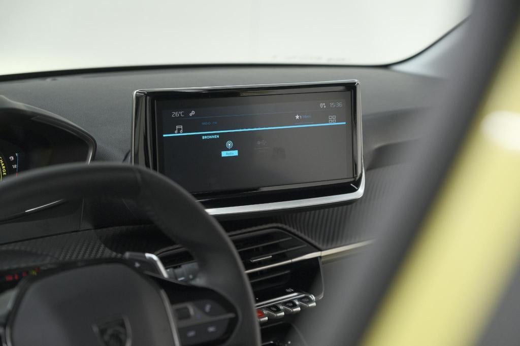 Peugeot 208 1.2 hybrid 110 e-dcs6 style | parkeersensoren | apple carplay |