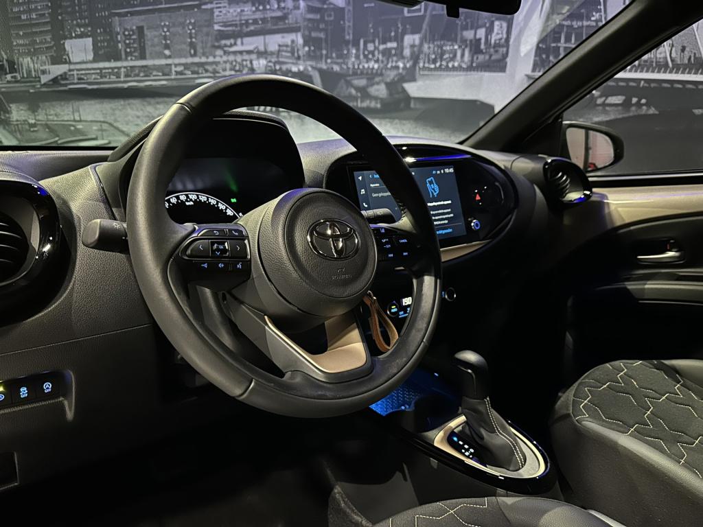 Toyota Aygo x 1.0 vvt-i s-cvt envy *pdc*camera*clima*