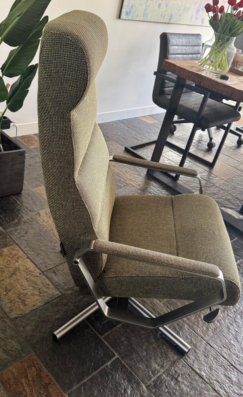 Groene stoel / relaxfauteuil €150,-