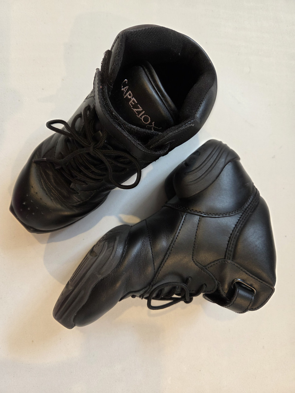 Body action goes, Capezio dans  Sneakers