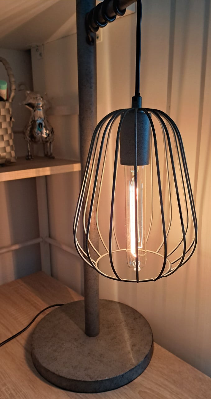 Mooie moderne/industriële tafellamp uit de Zijstra collectie