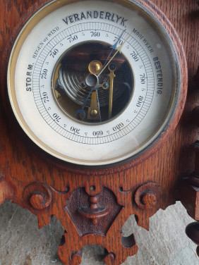 Prachtige Weerstation uit het Wilhelminische tijdperk (1900)..