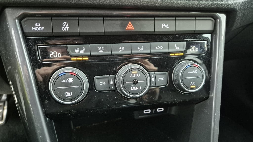 Volkswagen T-roc 1.5 tsi sport r *navi*camera*virtual*acc*blind-spot*clima*
