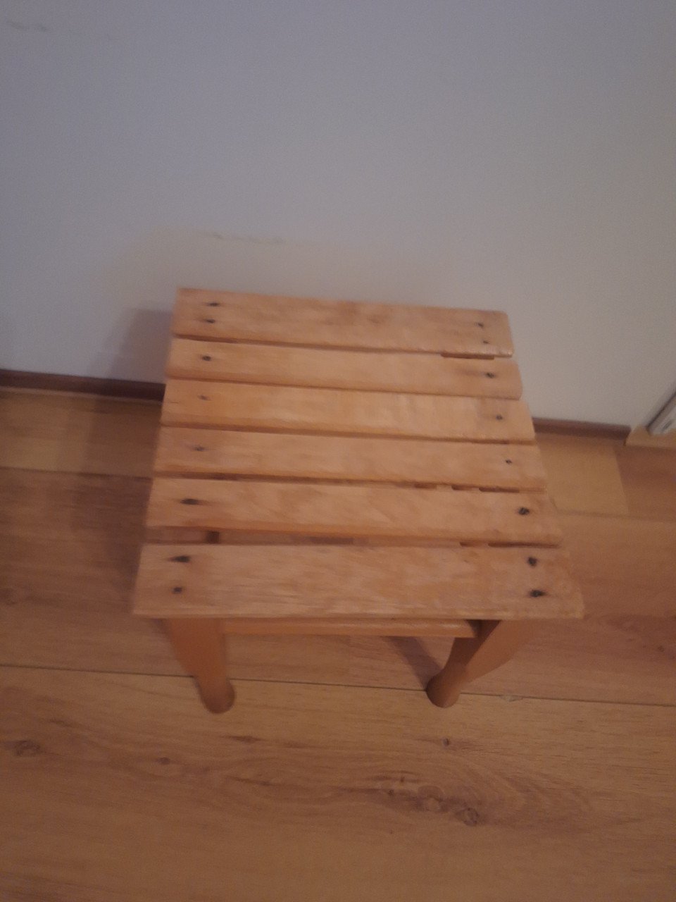 Houten krukje