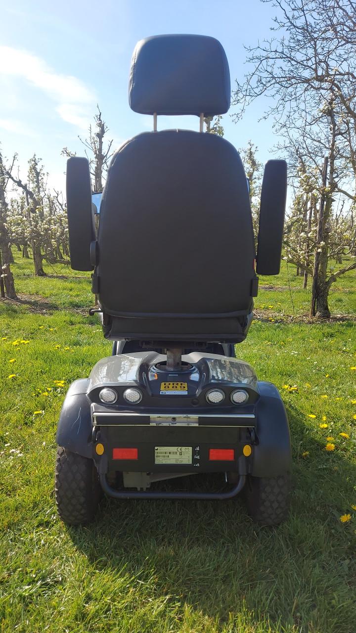 Scootmobiel 10 jaar oud mooi maar toch wat onderhoud nodig