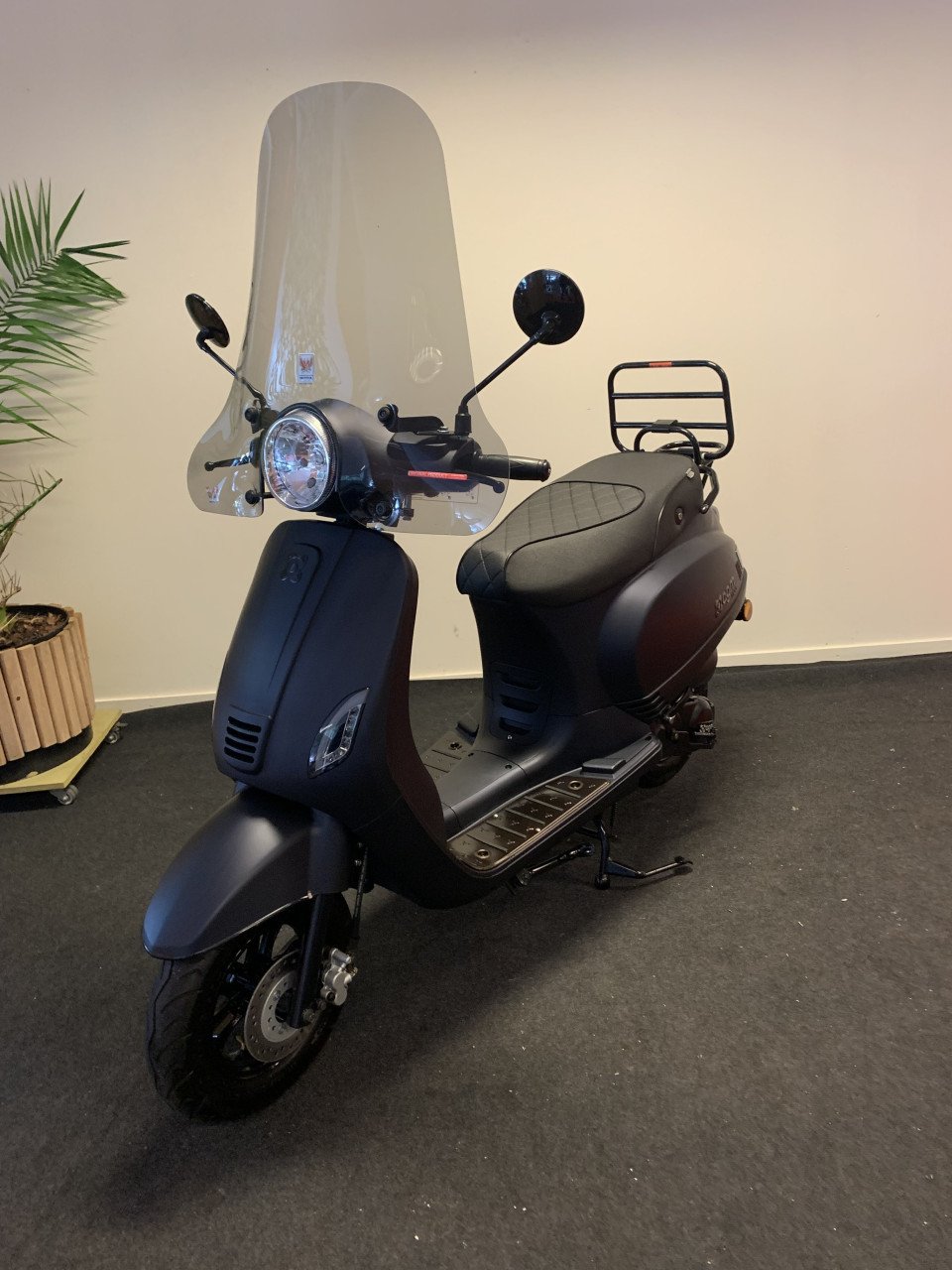 AGM VX50 MET WINDSCHERM NU 995,= RIJKLAAR