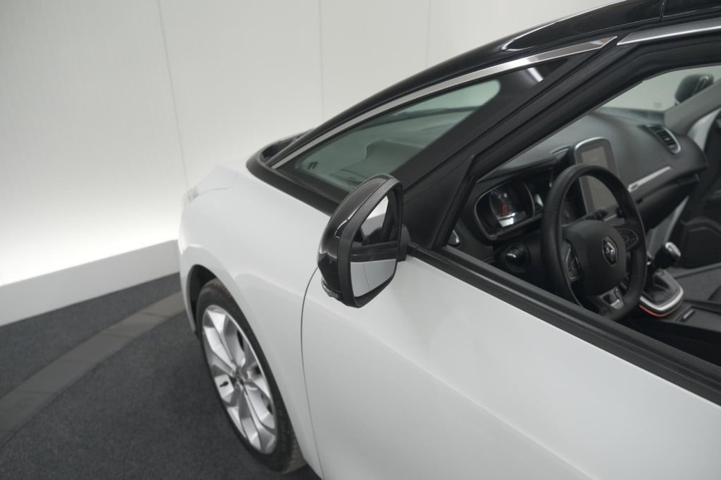 Renault Scenic tce 140 bose | trekhaak | camera | dodehoekdetectie | naviga