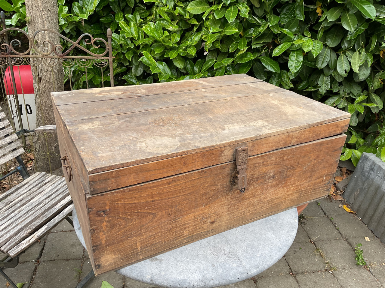 Antieke houten kist