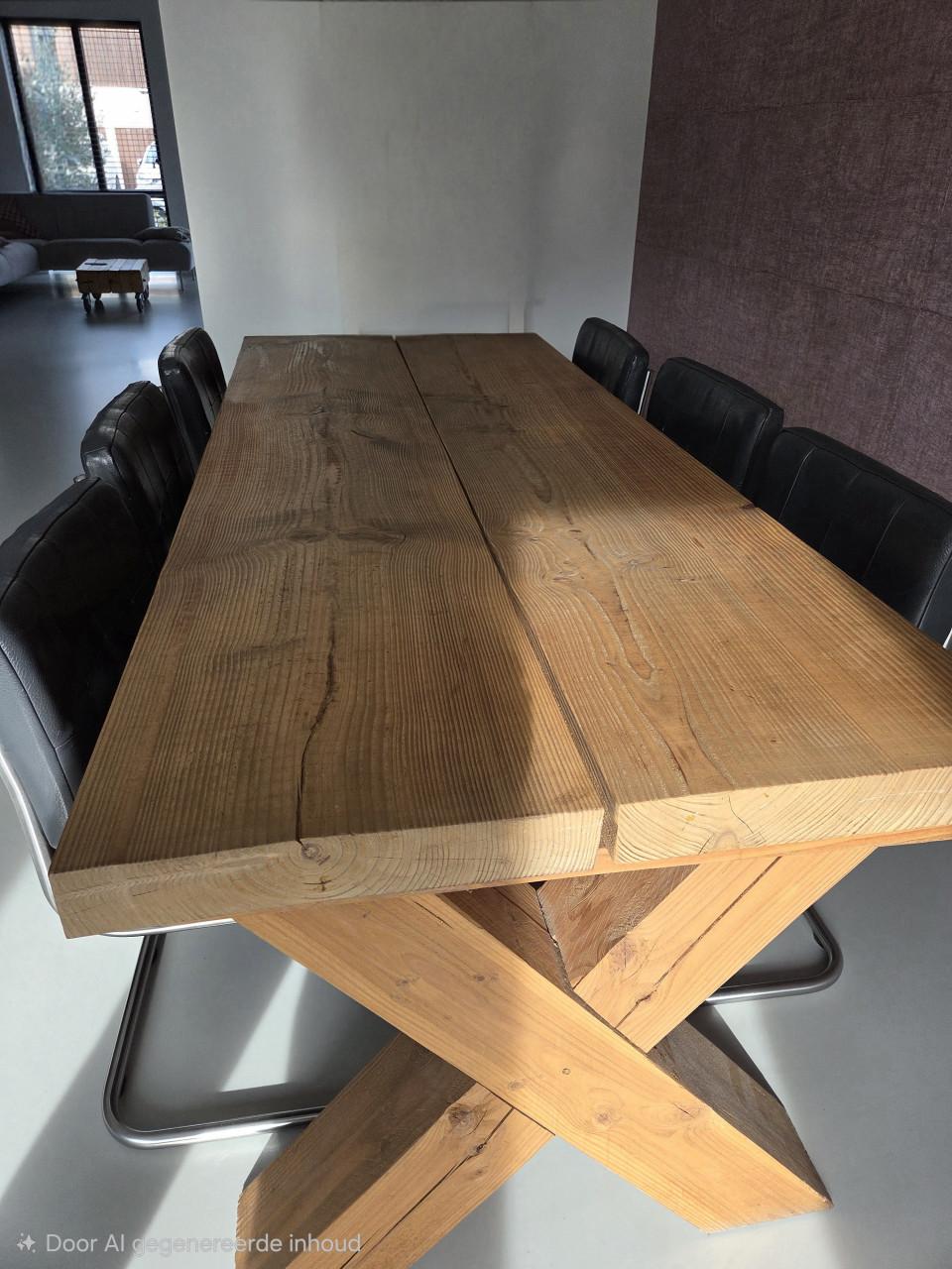 Eettafel en stoelen
