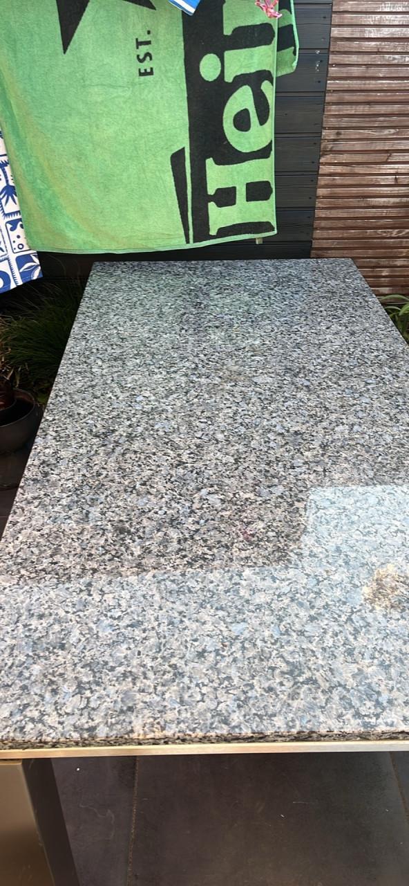 Buiten tafel te koop