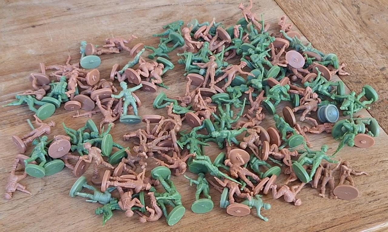 Airfix plastic tanks, legervoertuigen en soldaatjes