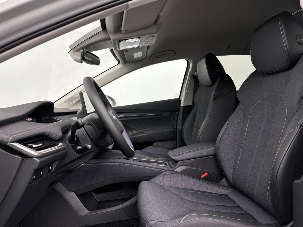 Skoda Elroq business edition tour elektromotor 150 kw / 204 pk