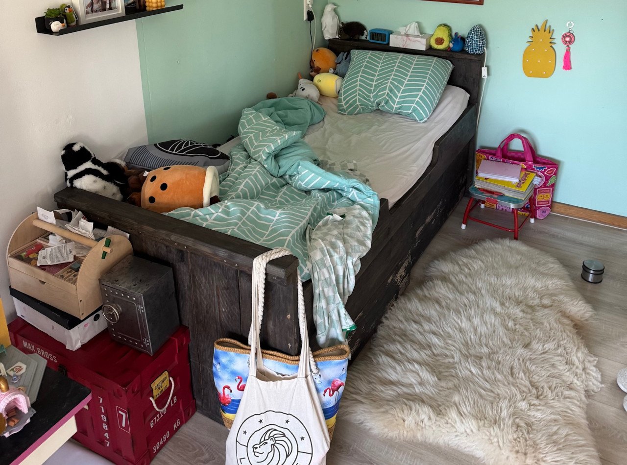 Steigerhouten bed met 2 opberglades te koop