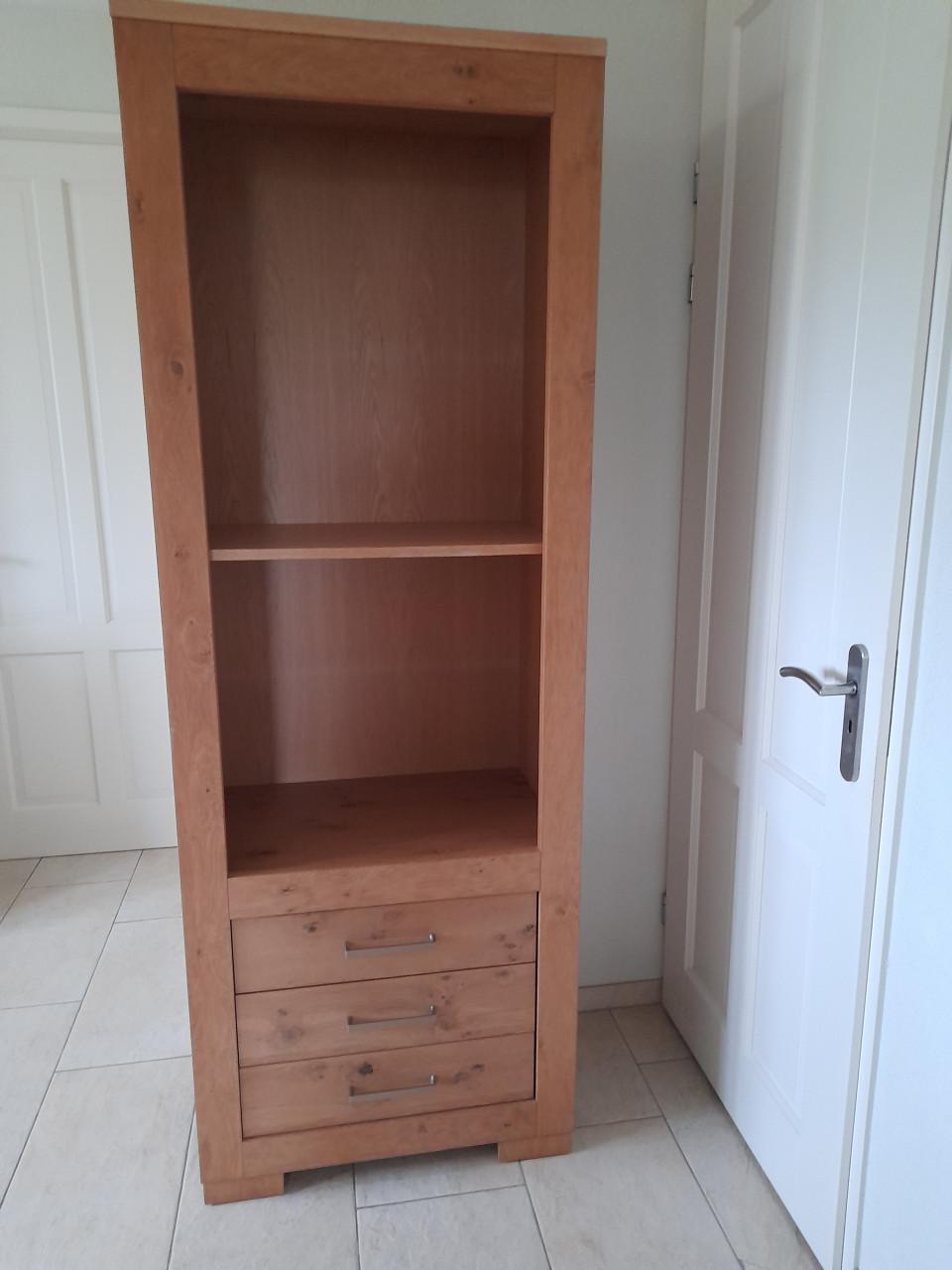 Prachtige degelijke  kast  74 x 45 x 207H ( in goede nette staat )