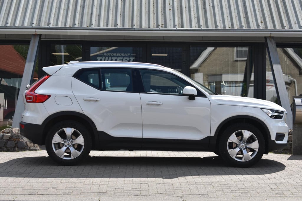 Volvo XC40 1.5 t2 | trekhaak | camera | apple carplay | android auto | adap