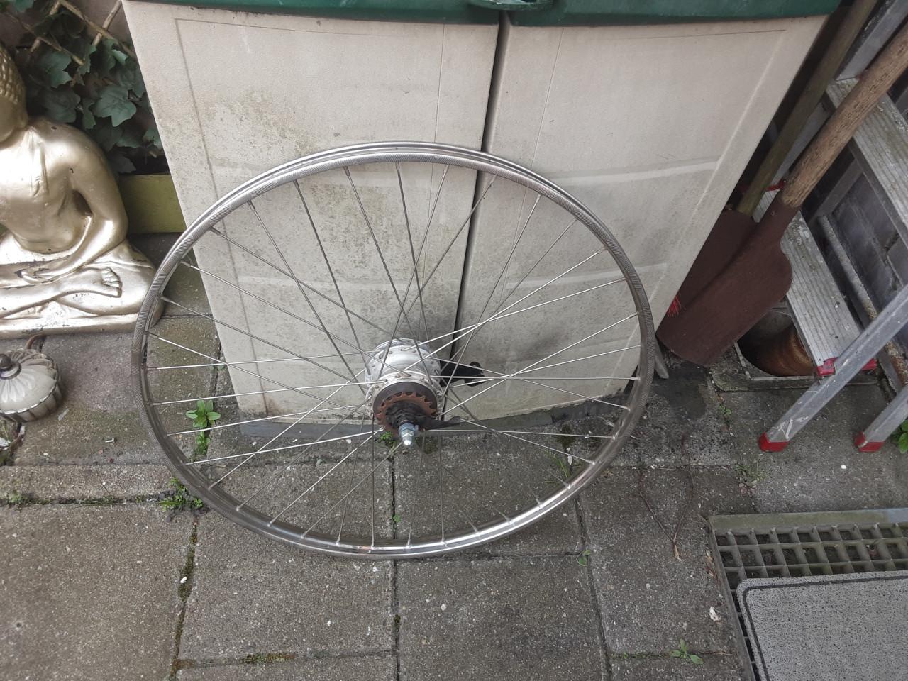 28 inch r.v.s nexus achterwiel, 7 speed,rollerbrake rem