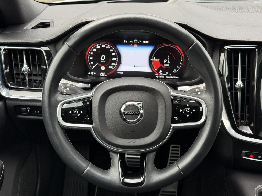 Volvo V60 t6 340pk recharge r-design| panodak| adap.cruise| 360camera| tre