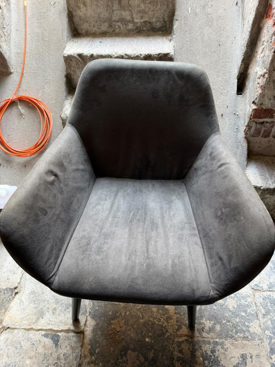 Relatief nieuwe eetkamerstoelen – GRATIS ophalen