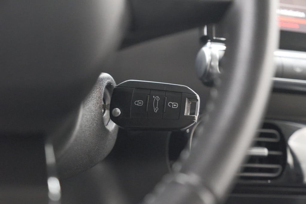 Citroen C4 Cactus puretech 110 business | trekhaak | apple carplay | parkee