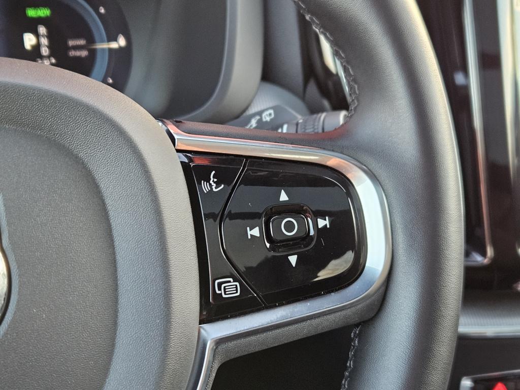 Volvo XC60 2.0 t8 plug-in hybrid awd ultimate dark r-design | luchtvering |