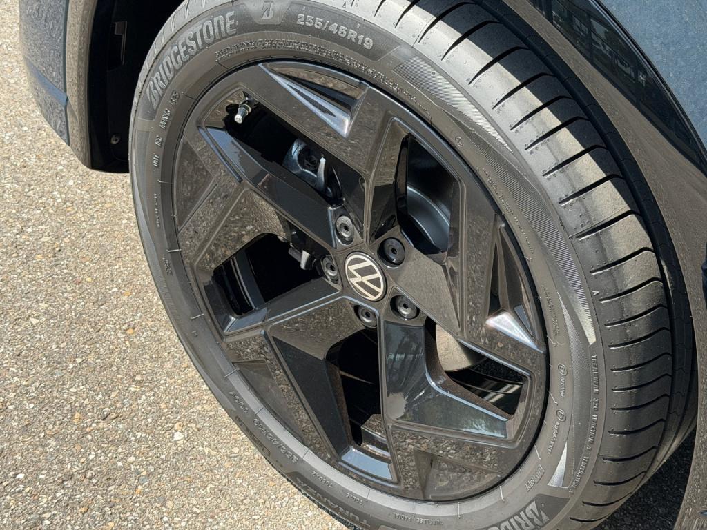 Volkswagen Tiguan 1.5 etsi 150pk dsg r-line | black line | 360 camera | sta