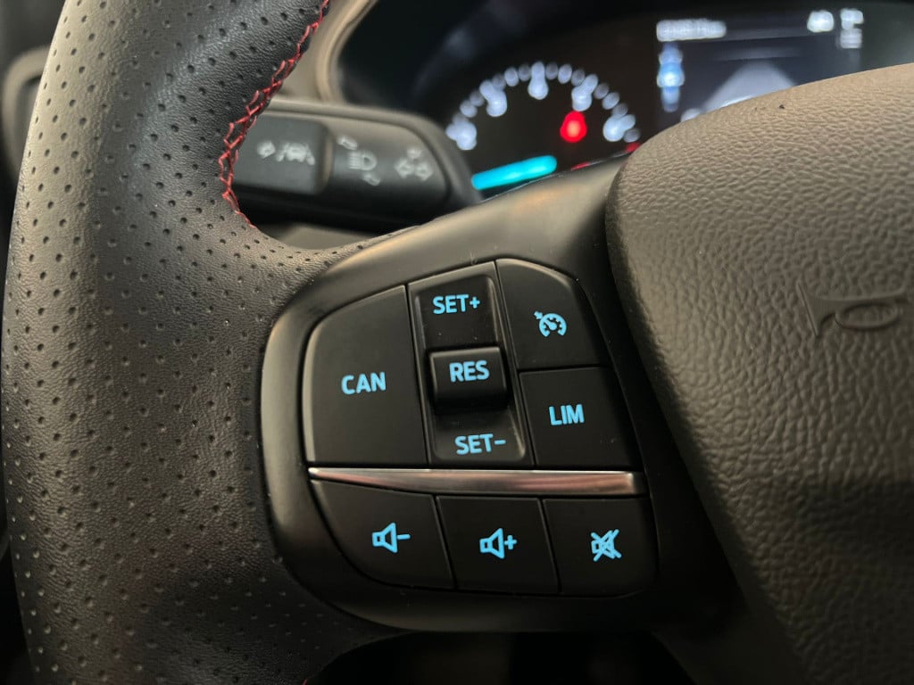 Ford Focus wagon 1.0 ecoboost hybrid st line business