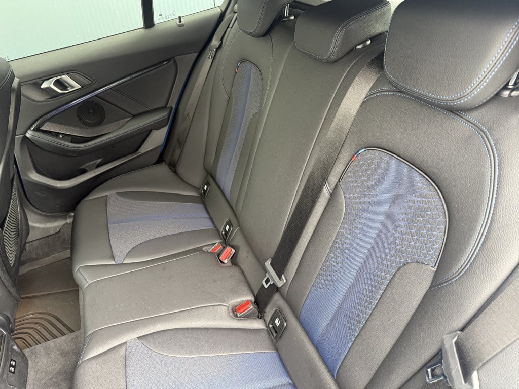 BMW 1 Serie 118i 140pk high executive m-sportpakket 5-drs