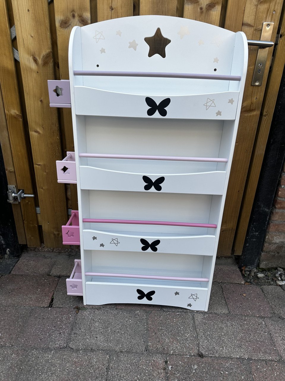 Boekenkastje voor op meidenkamer
