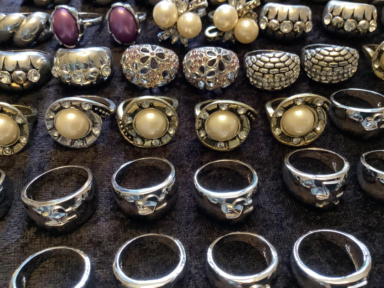 Partij hele mooie ringen ( partij 122). AANBIEDING !!!!!!!