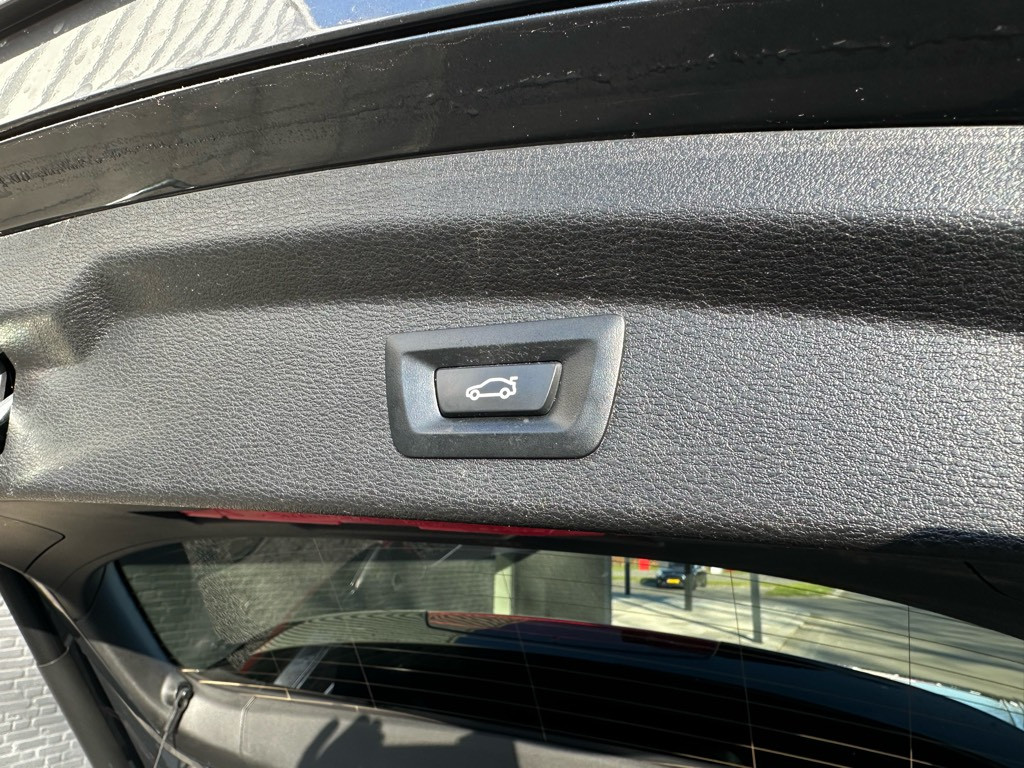BMW X2 sdrive20i high executive // schaalstoelen // m pakket //