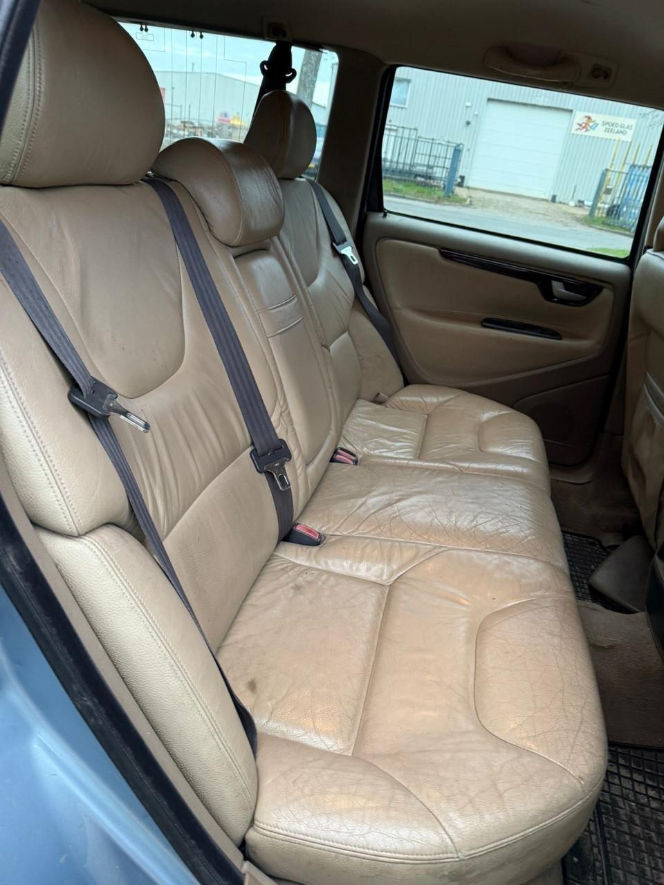 Volvo V70 2.4 Comfortline 7 zitter Jaar Apk