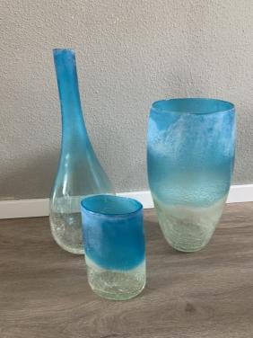 Set van drie prachtige mondgeblazen vazen in blauw en groen glas