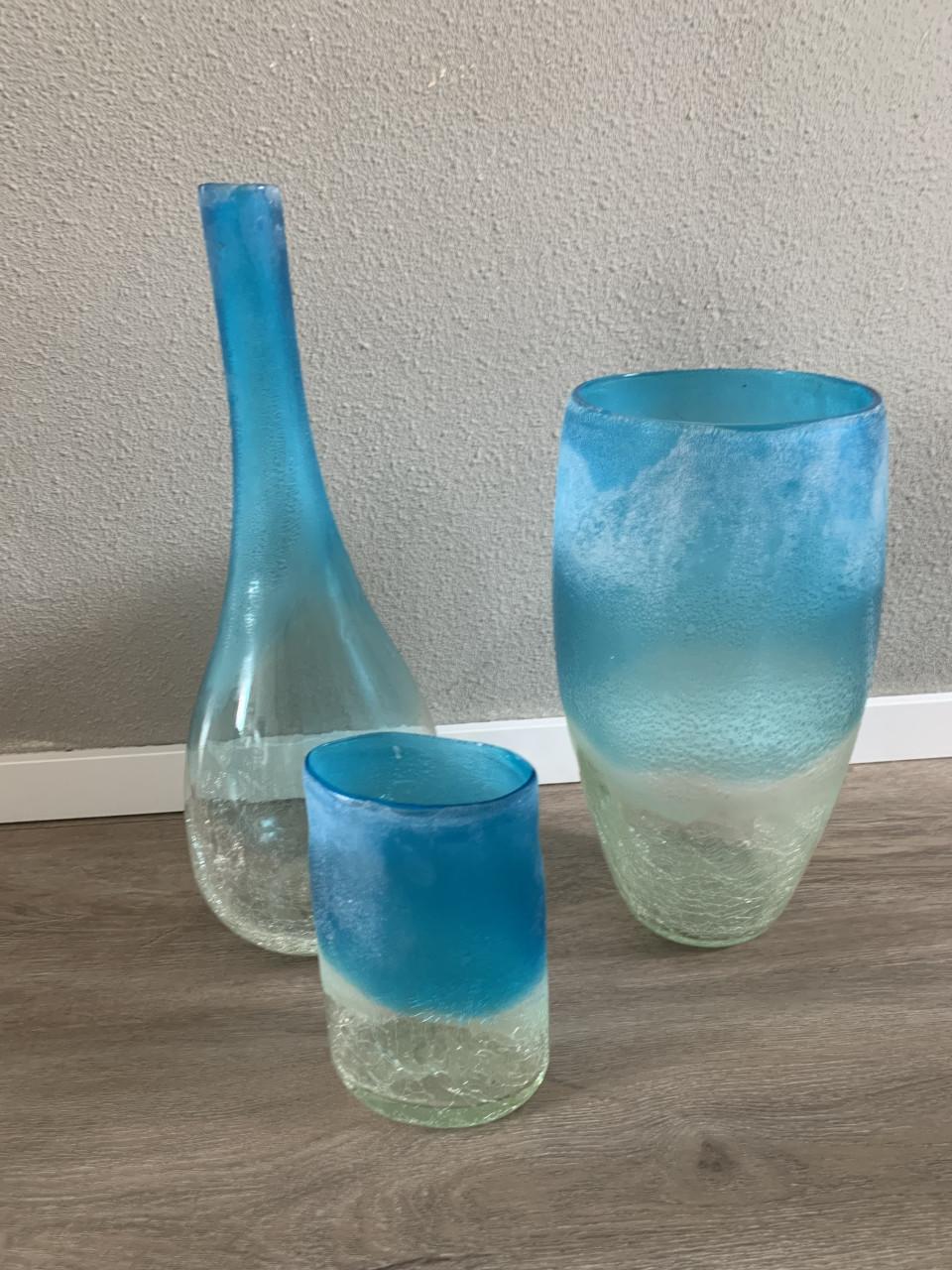 Set van drie prachtige mondgeblazen vazen in blauw en groen glas